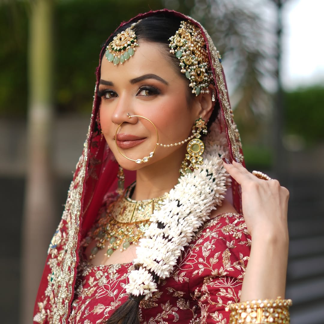 Bridal floral and gold detail